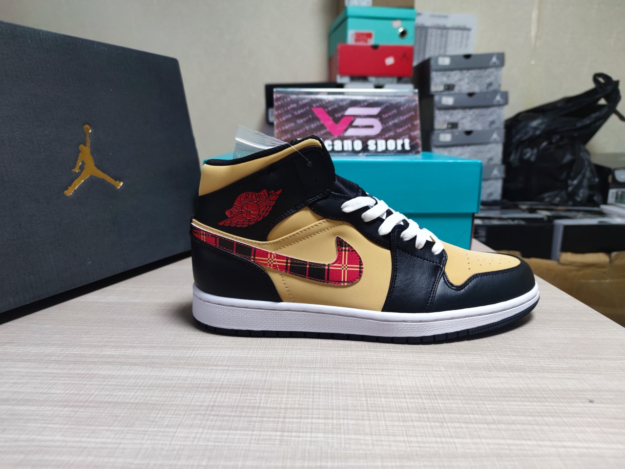 Jordan 1 Mid Tartan Swoosh DZ5329-001