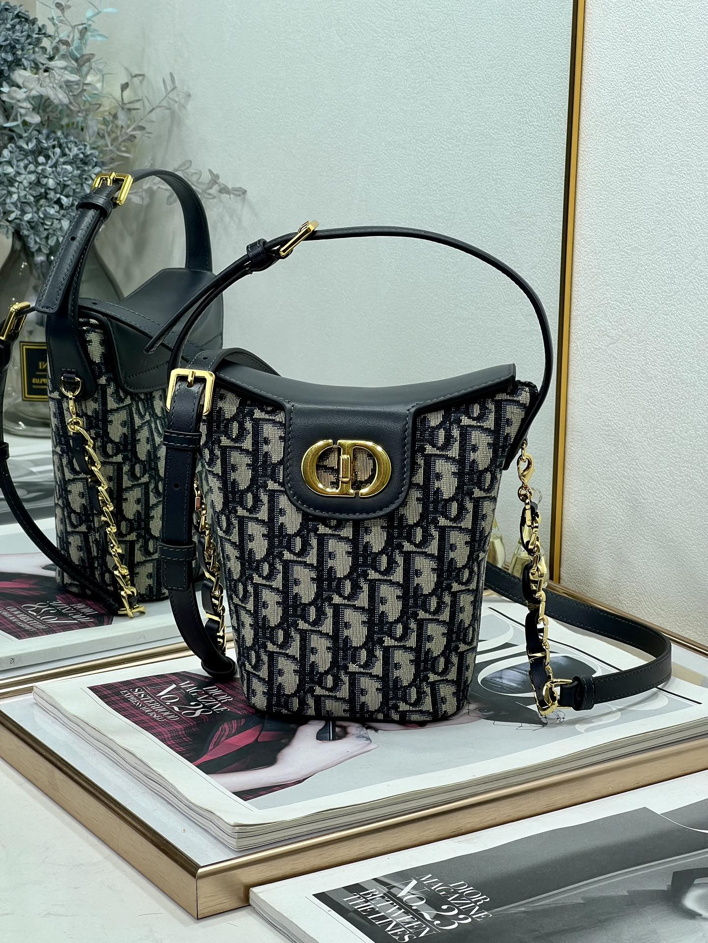Dior 30 Montaigne 2049 17x18x8cm