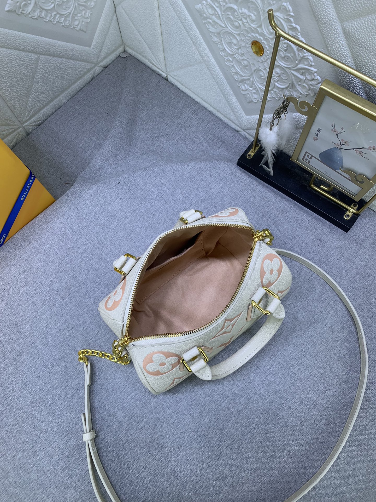 Louis Vuitton Speedy Bandoulière 20 M58953(2)  20.5 x 13.5 x 12.0 cm