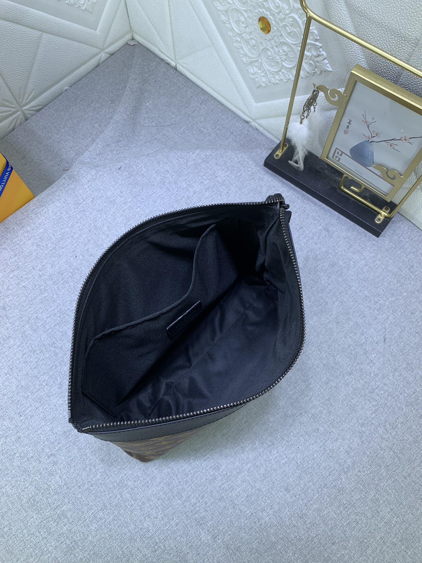 Louis Vuitton pochette voyage souple M82545 32 x 21 x 8cm
