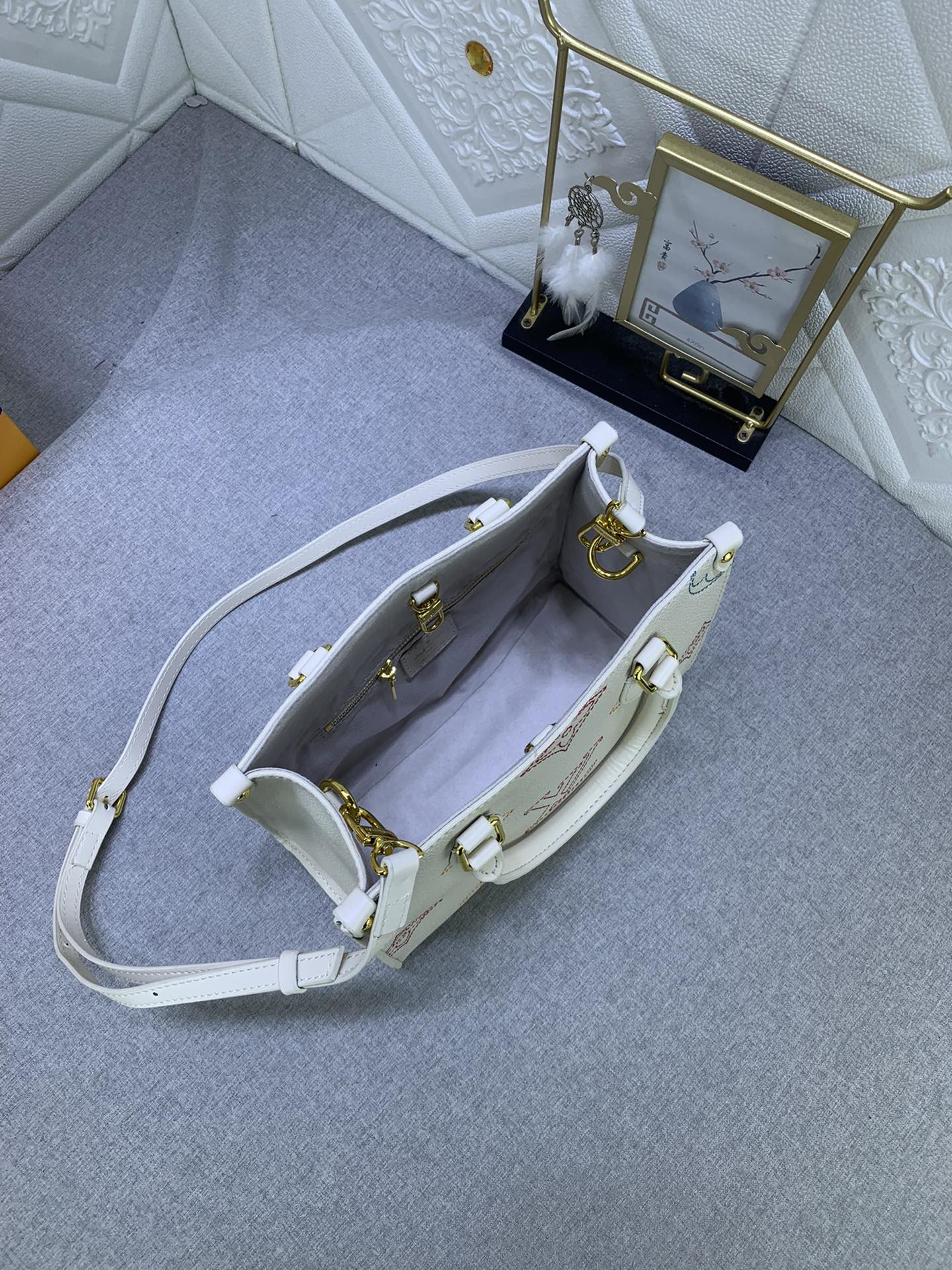 Louis Vuitton Academy M46629 25x19x11.5cm