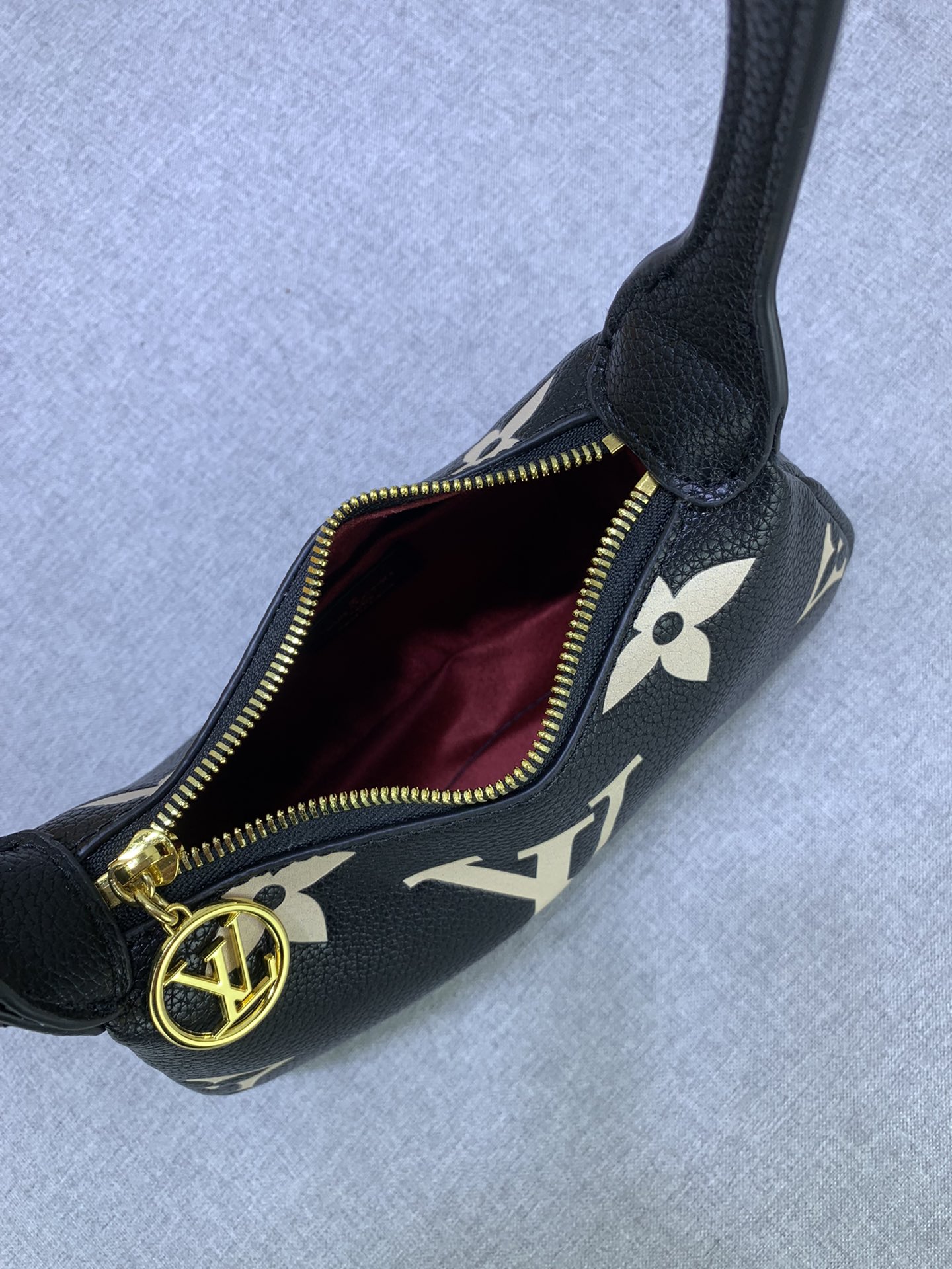 Louis Vuitton Mini Moon M82391 (3) 20.5 x 11.0 x 5.0cm