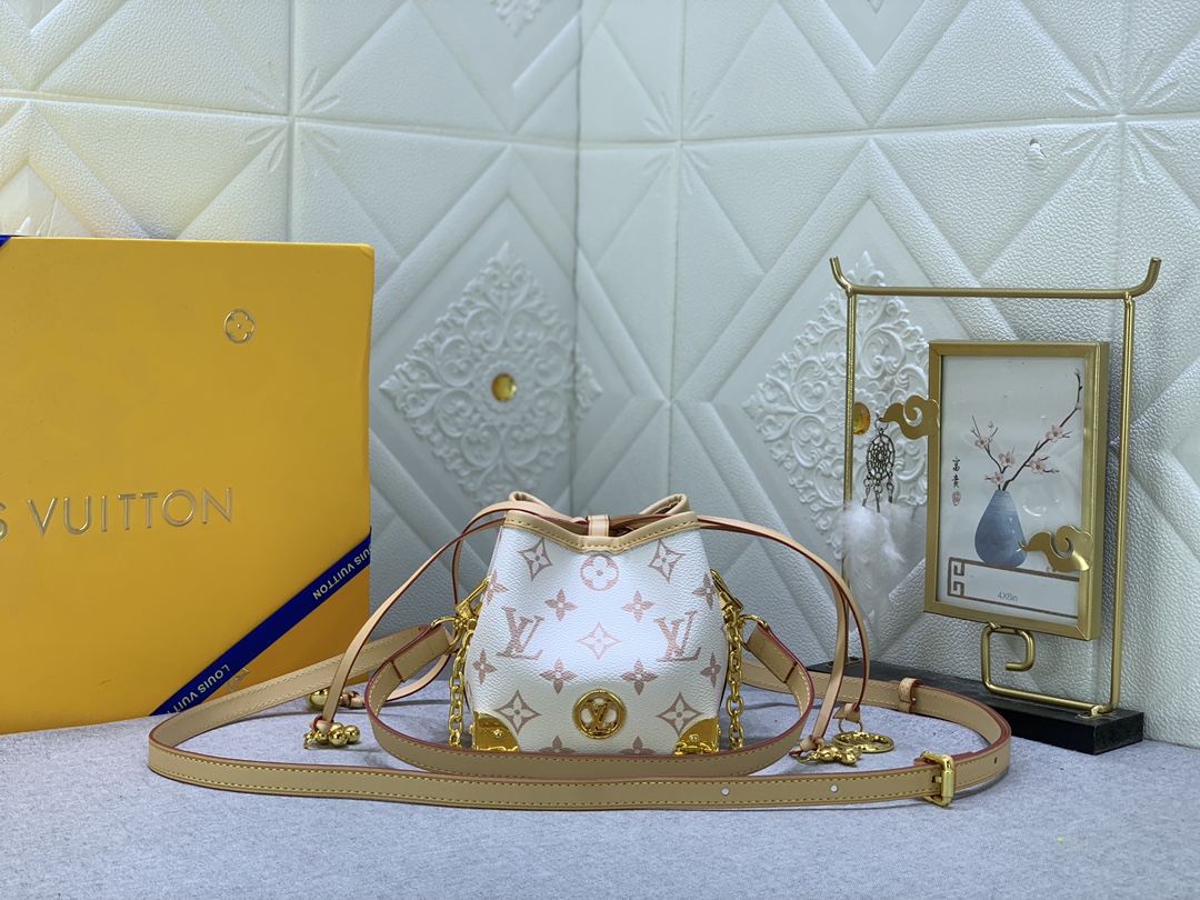 Louis Vuitton Online Only M83227 11.5 x 11.5 x 11.5 cm