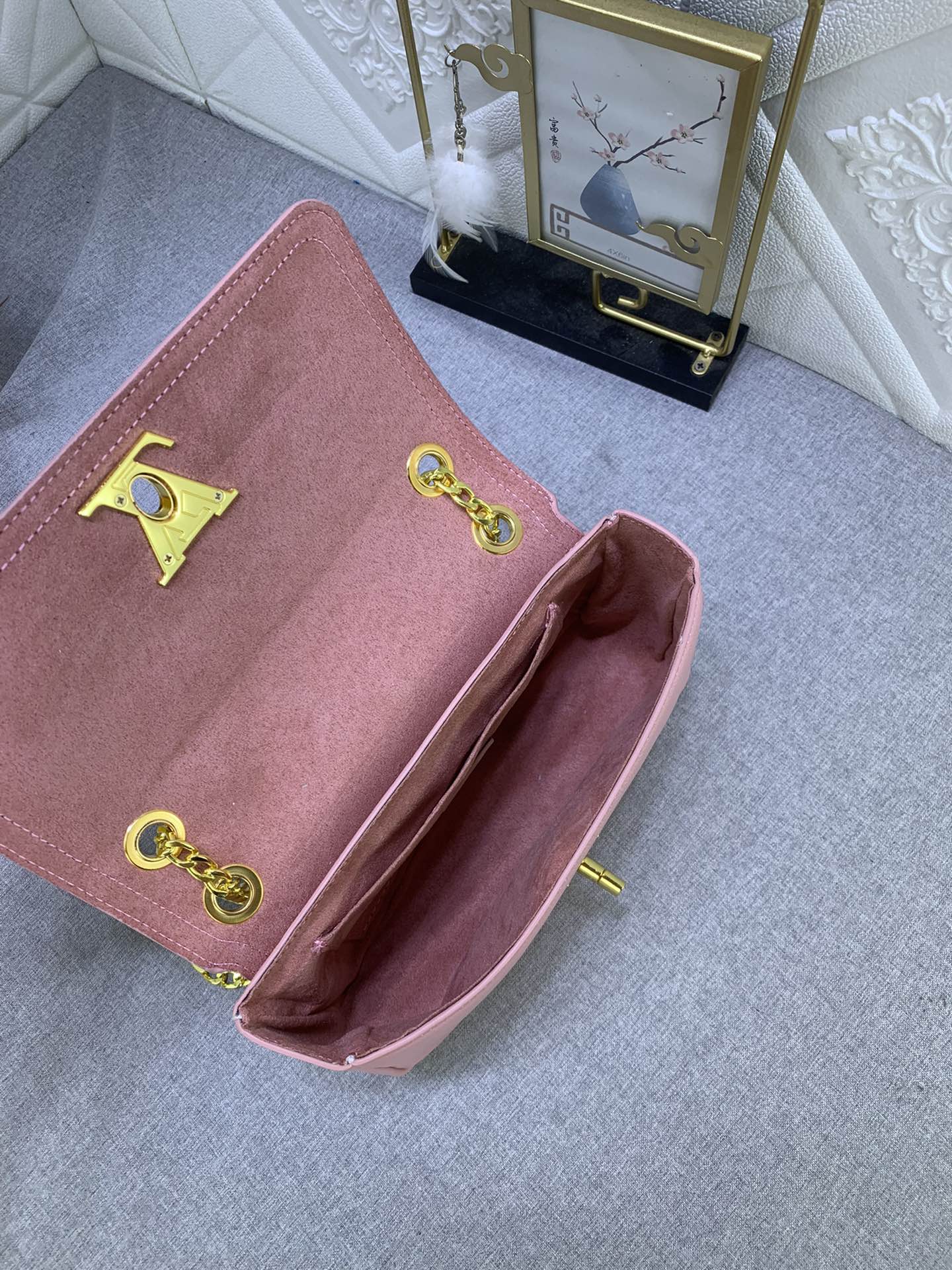 Louis Vuitton LOCKME EAST WEST M22303 (2) 23.5 x 14 x 6cm