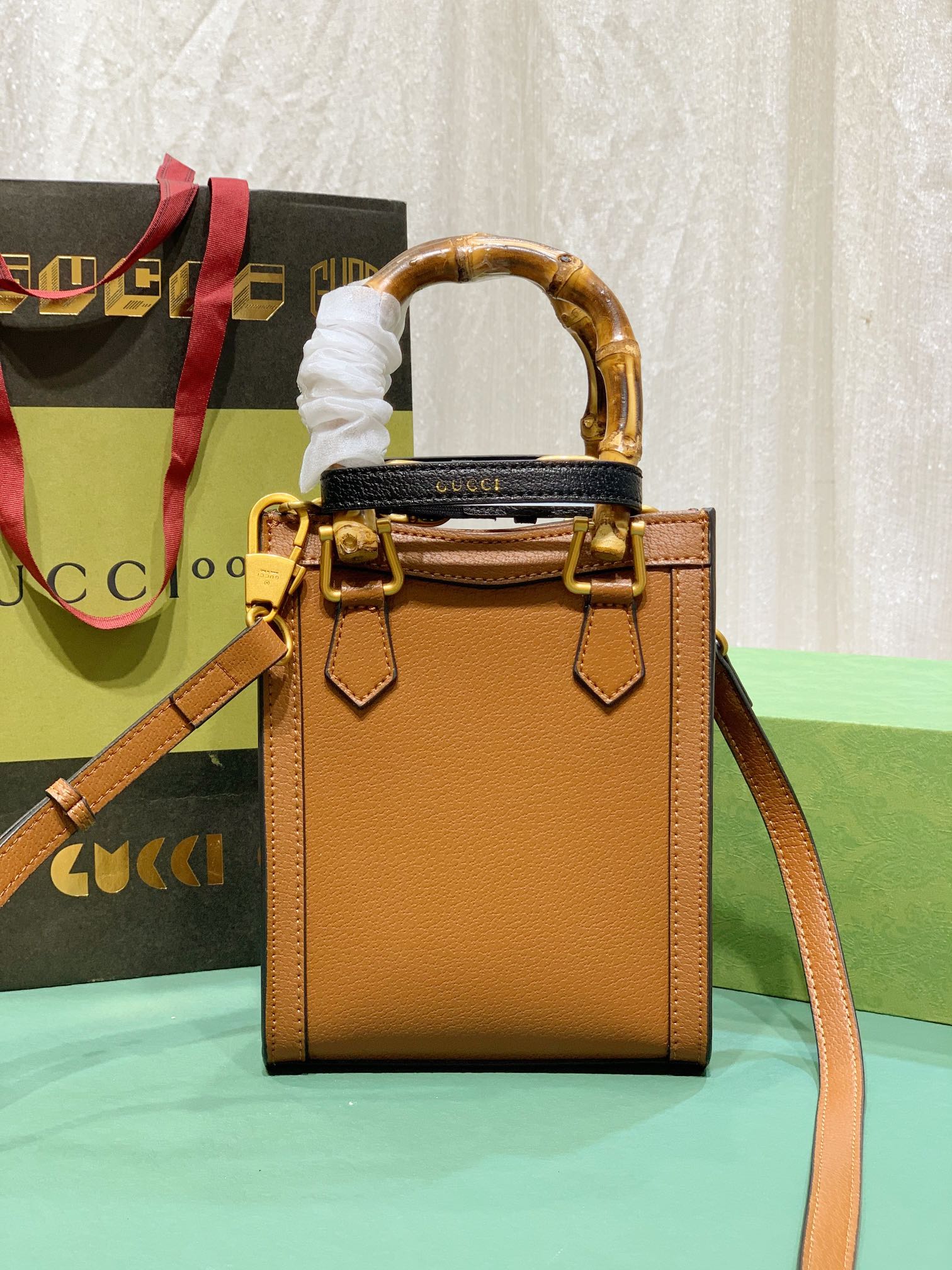 Gucci 739079 15.5x19.5x6cm