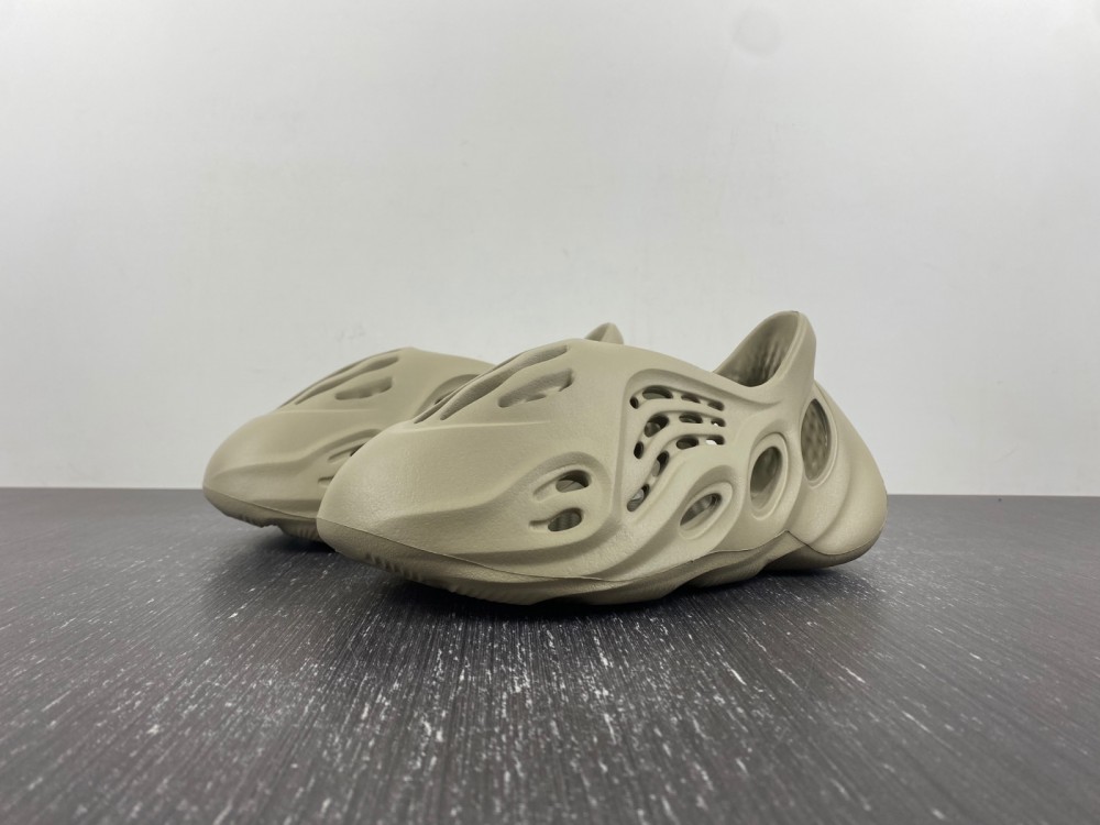 adidas Yeezy Foam RNR Stone Salt GV6840