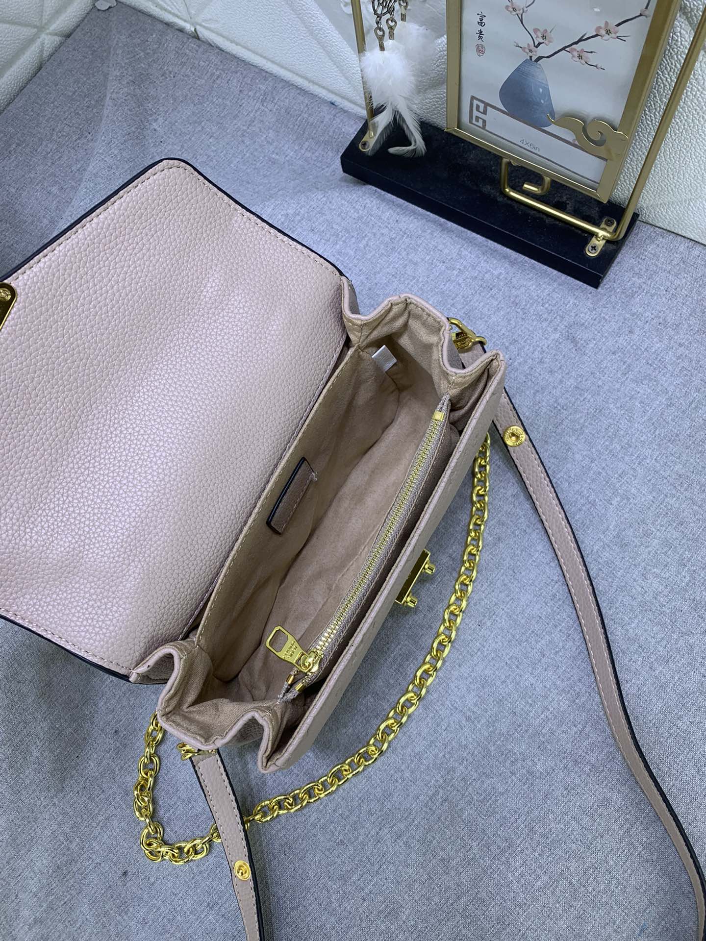 Louis Vuitton Pochette Métis East West M46279 21.5 x 13.5 x 6.0cm
