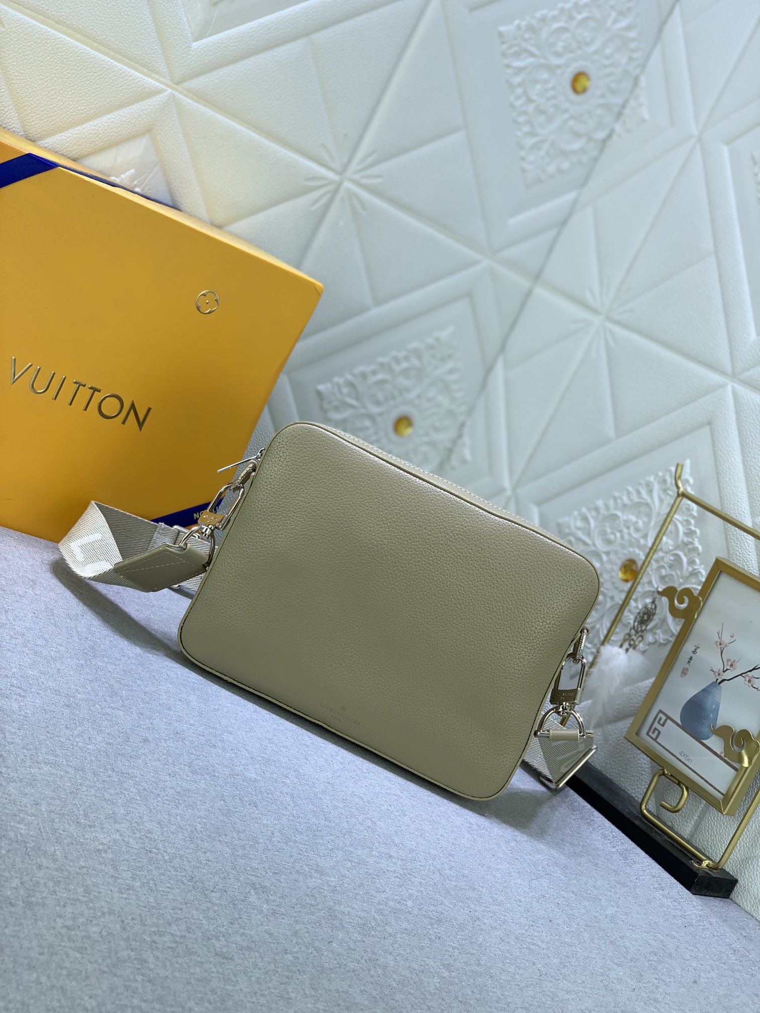 Louis Vuitton Fastline M22482 23.5x18x7cm