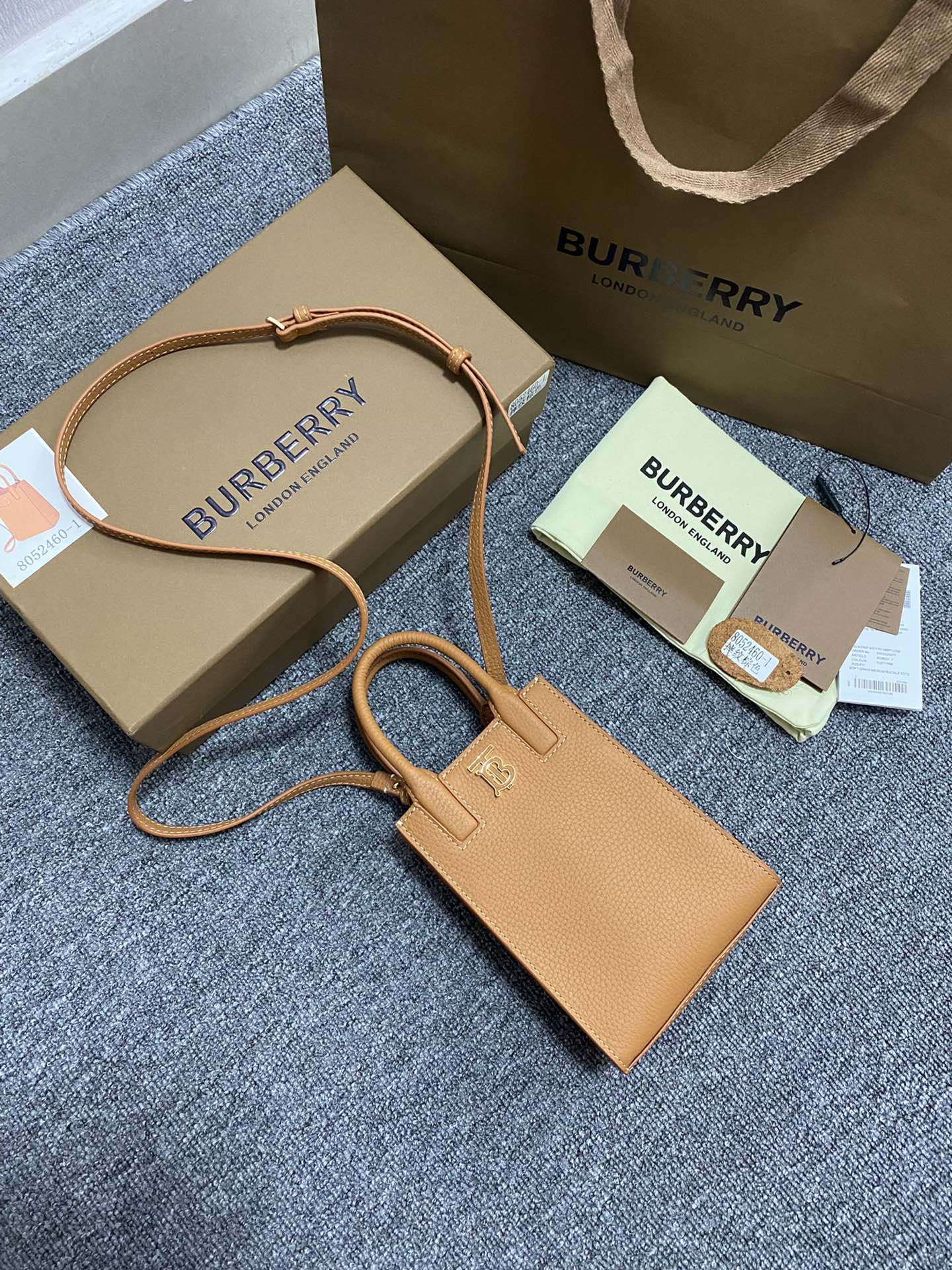 Burberry Frances 460-1460153 (3)  13 x 7.5 x 18cm