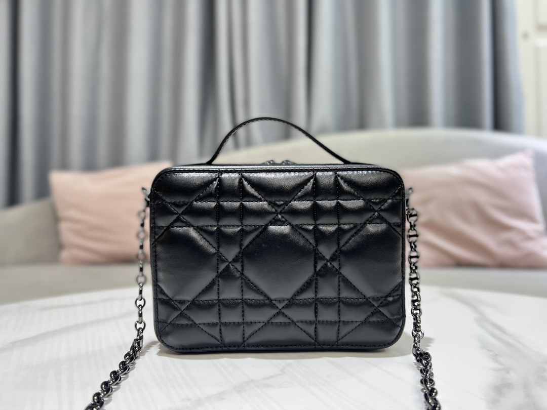 DIOR CARO 2 (36) 18 x 13 x 5cm