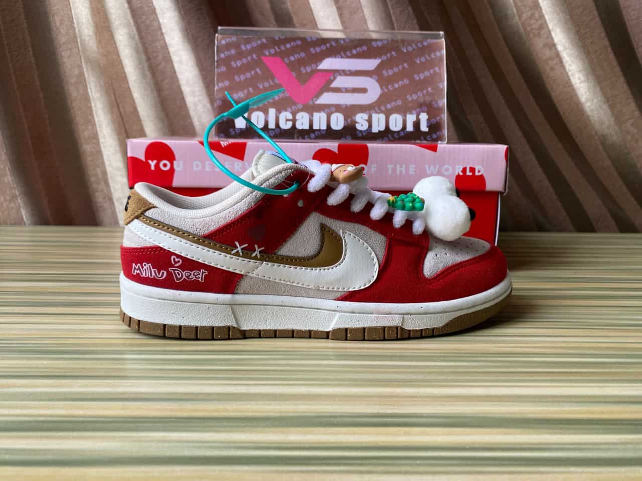 Dunk Low SE 85 Merry Christmas Red/White/Brown DO9457-112