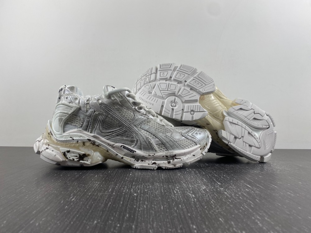 Balenciaga 656065-W3RA9-9001