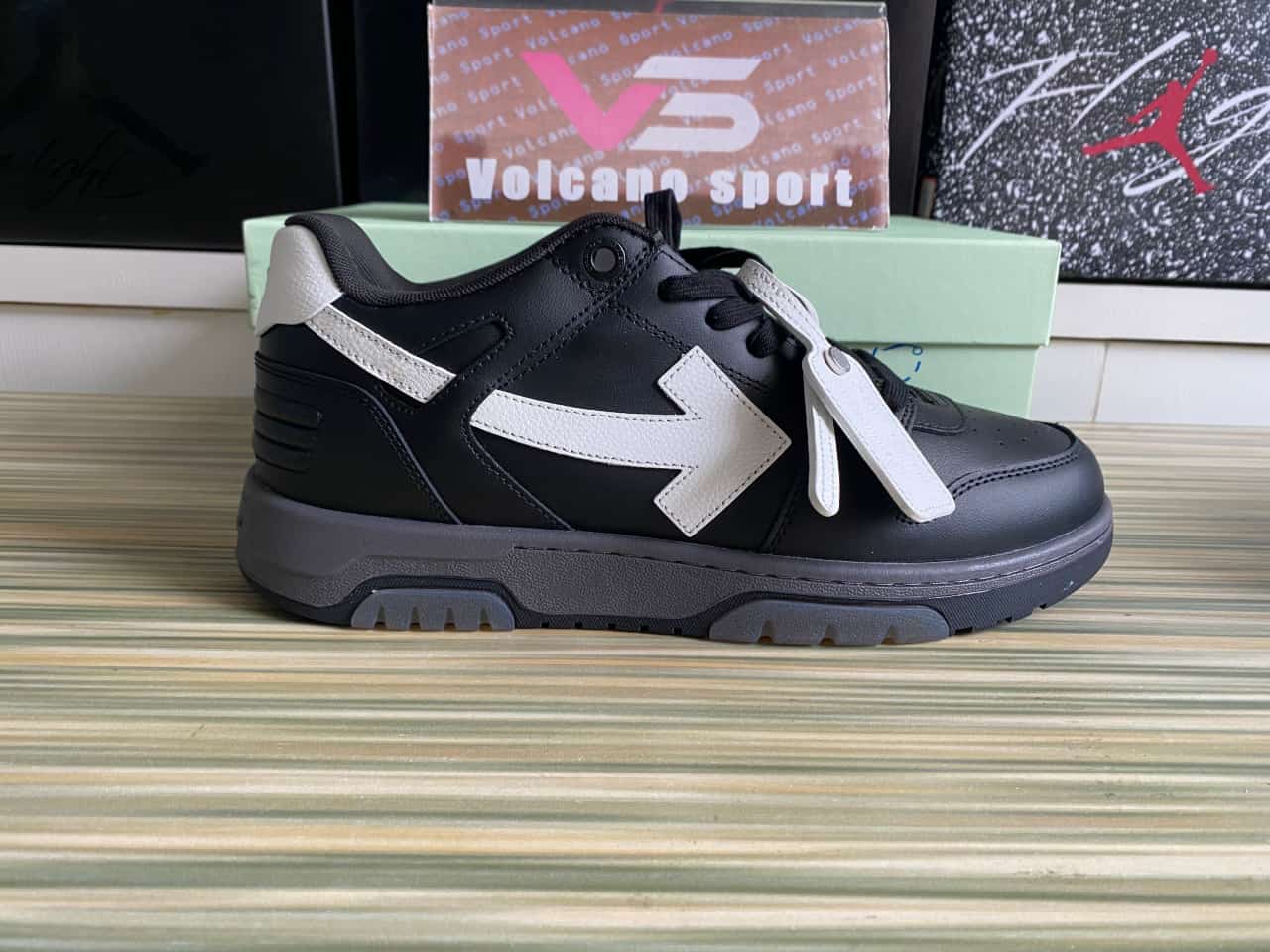 OFF-WHITE Out Of Office OOO Low Tops Black Grey White SS22