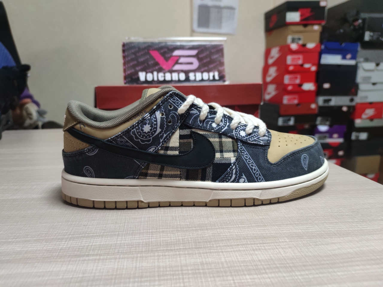 Nike SB Dunk Low Travis Scott CT5053-001