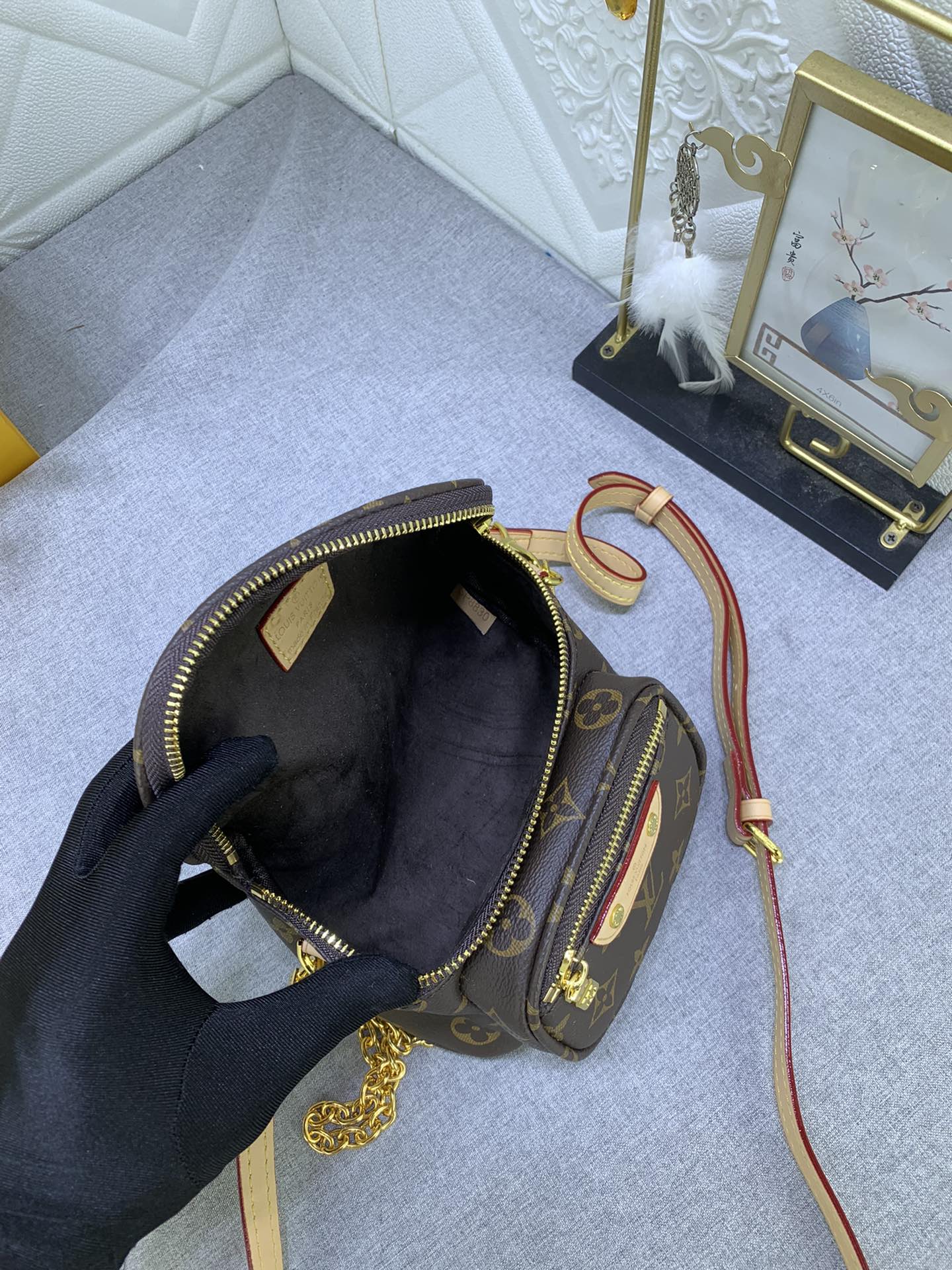 Louis Vuitton Mini Bumbag M82208 (2) 17x12x9.5cm