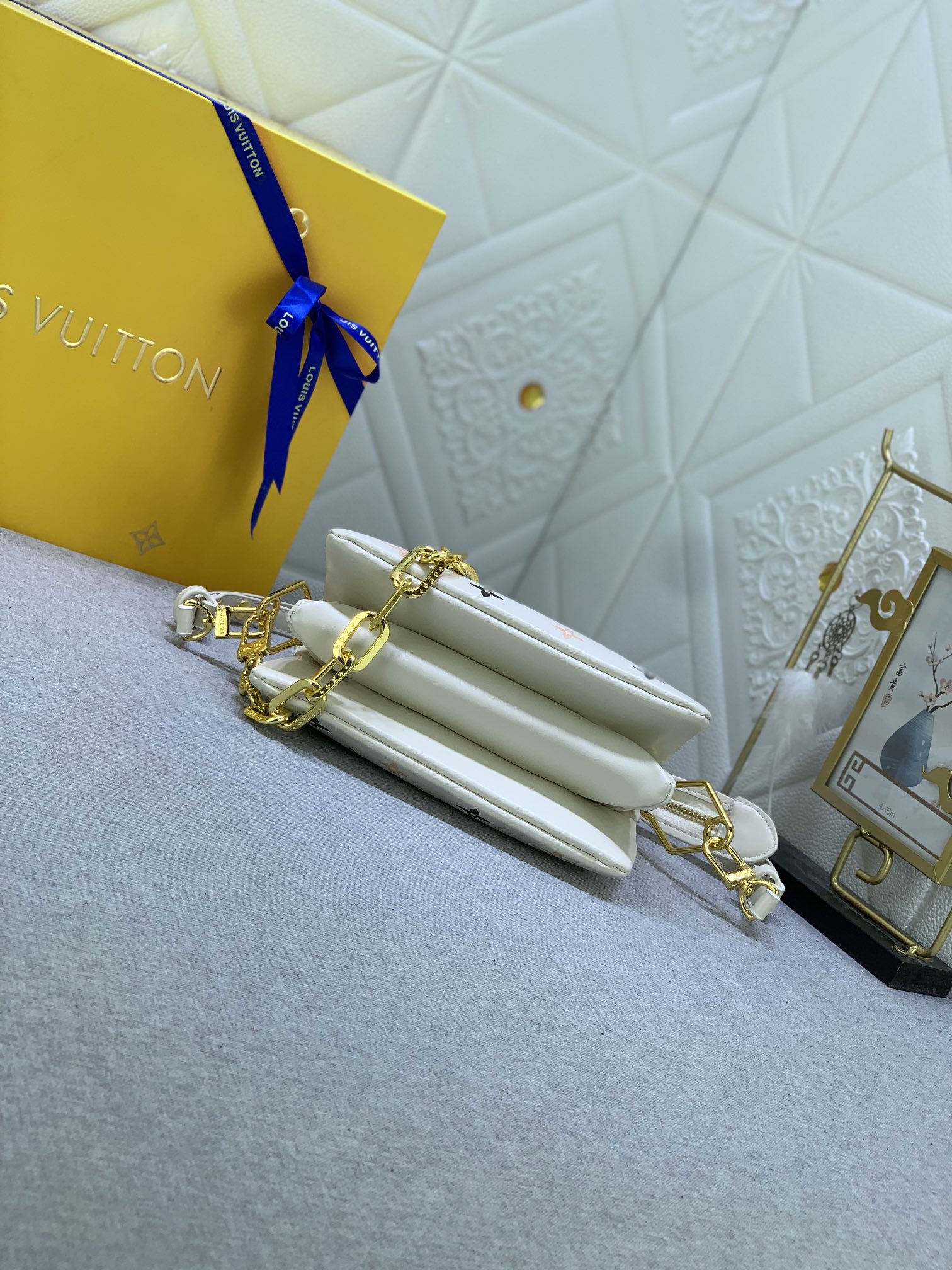 Louis Vuitton Coussin BB M20574 20 x 16 x 12cm