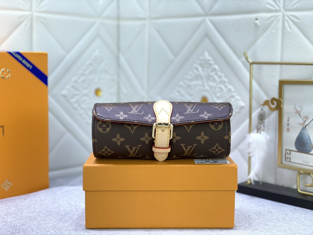 Louis Vuitton M47530 (7) 20 x 8 x 8 cm