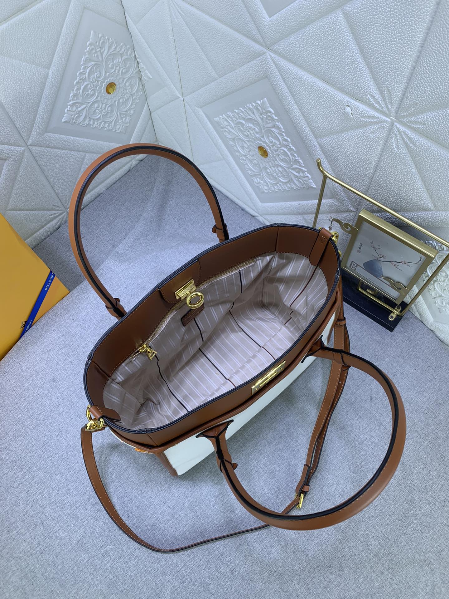 Louis Vuitton On My Side M59842 30.5 x 24.5 x 14cm