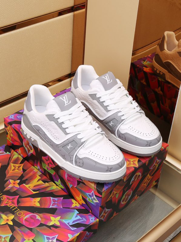 Louis Vuitton Trainer White Signature