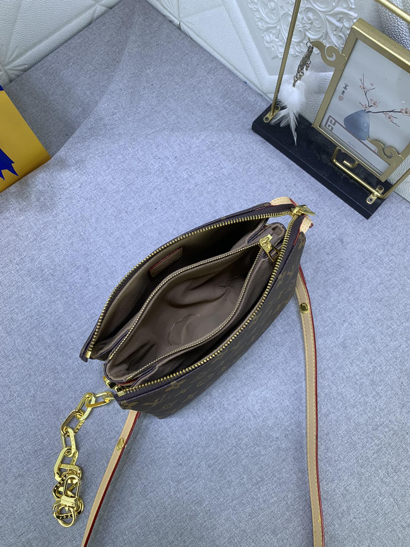 Louis Vuitton Coussin BB M20574 (2) 20 x 16 x 12cm