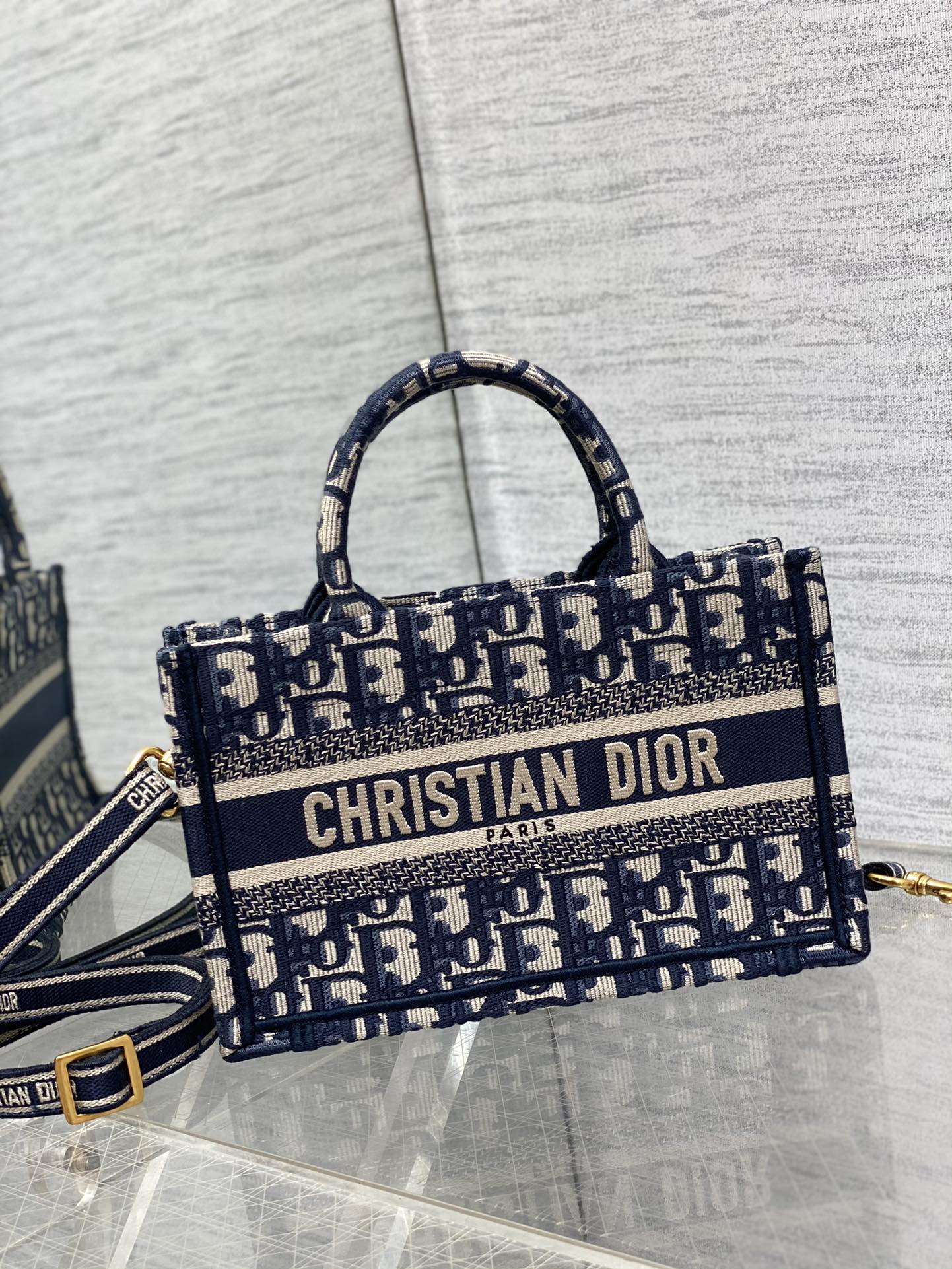 Dior Tote 24 (4)