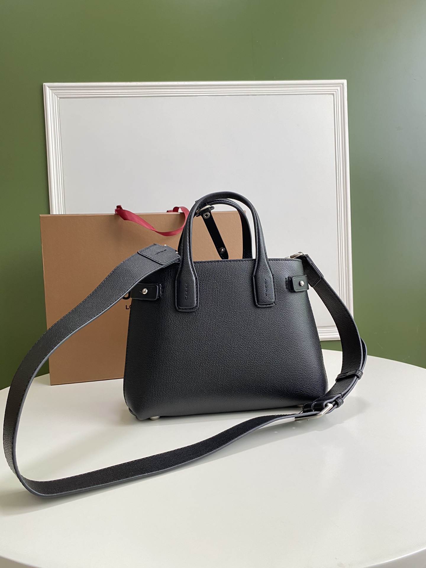 Burberry 637163 (2)  26 x 12 x 19cm