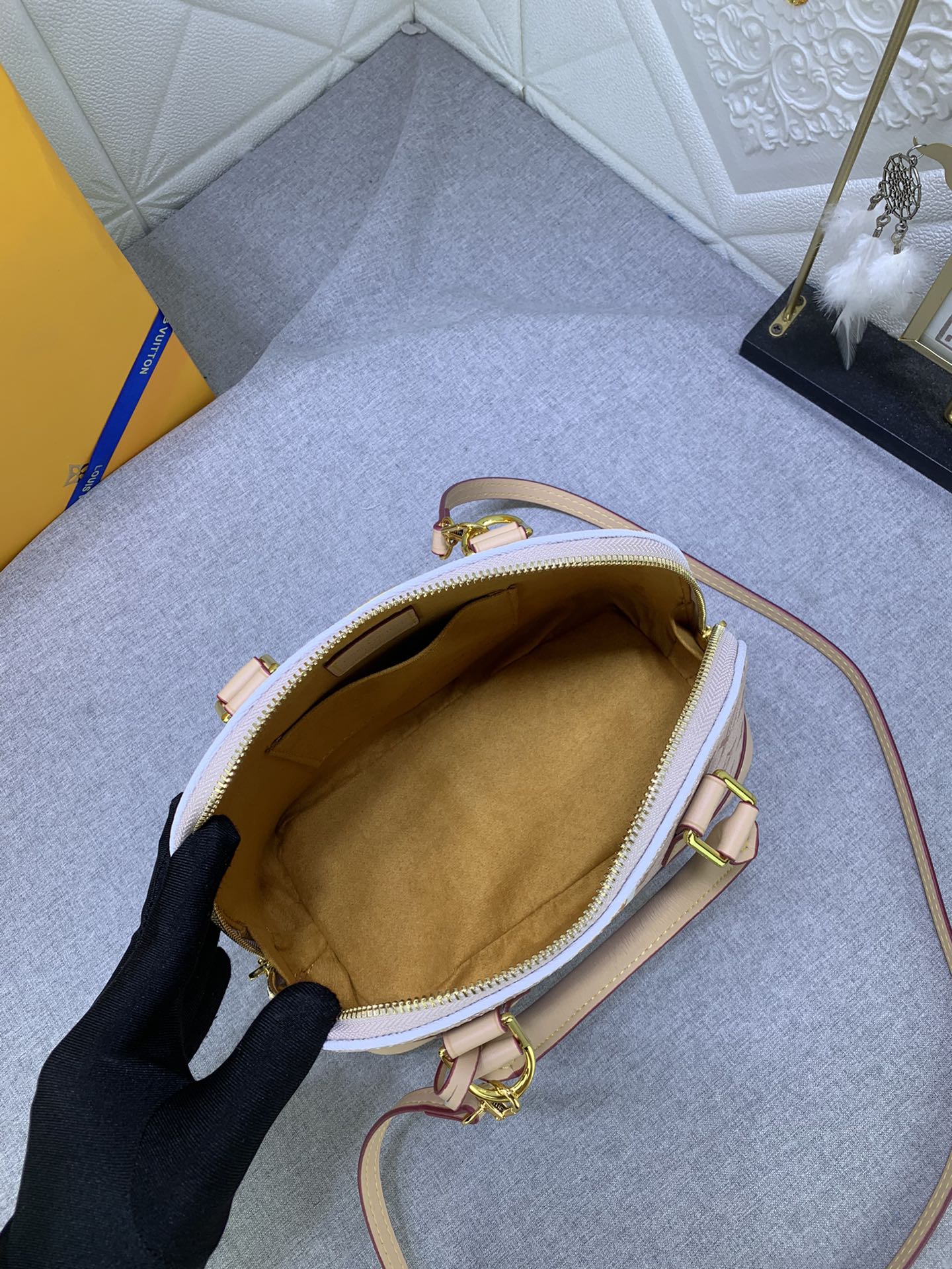 Louis Vuitton Alma BB M53152 23.5x17.5x11.5cm