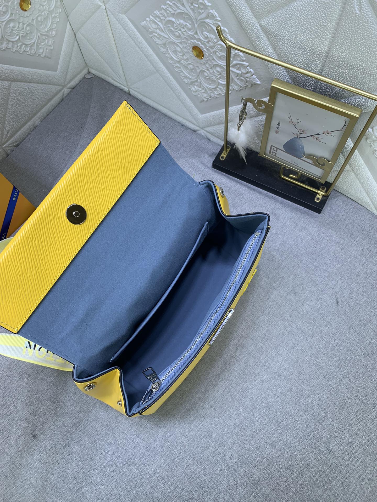 Louis Vuitton Cluny M58931