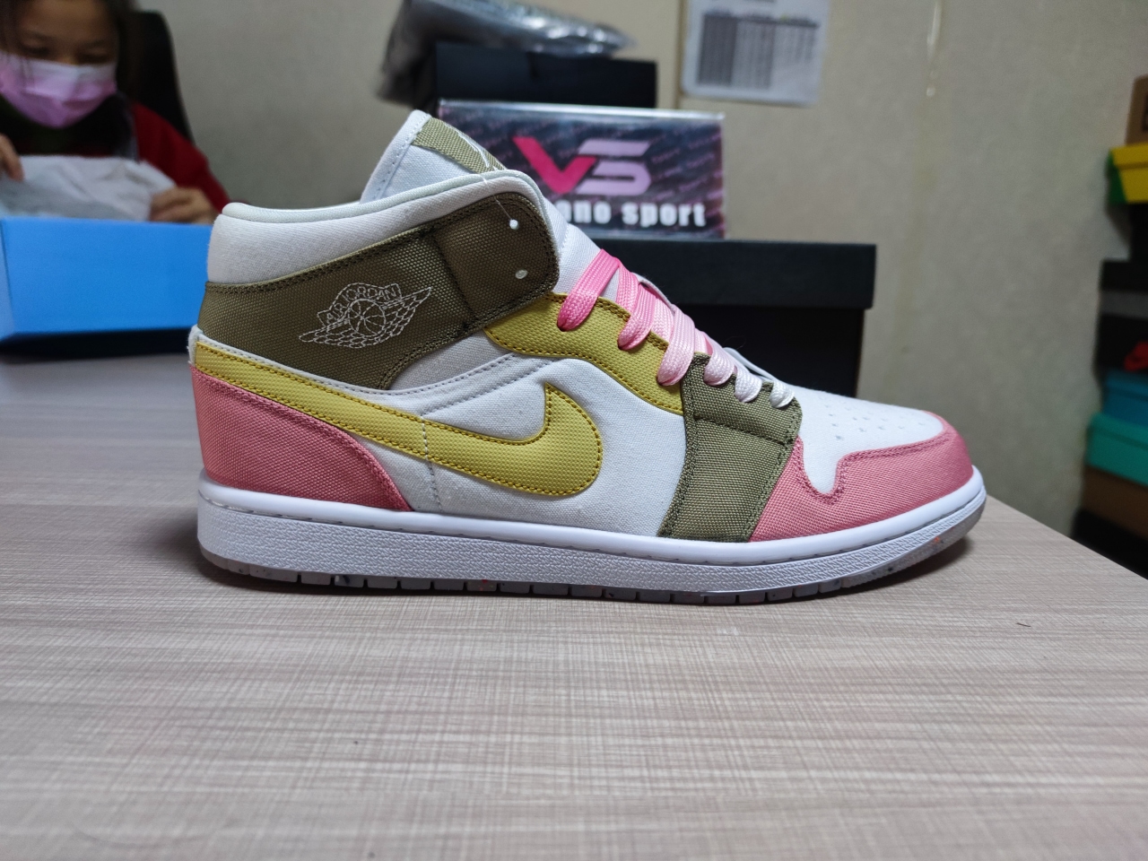 Jordan 1 Mid SE Elephant Print DJ0338-100