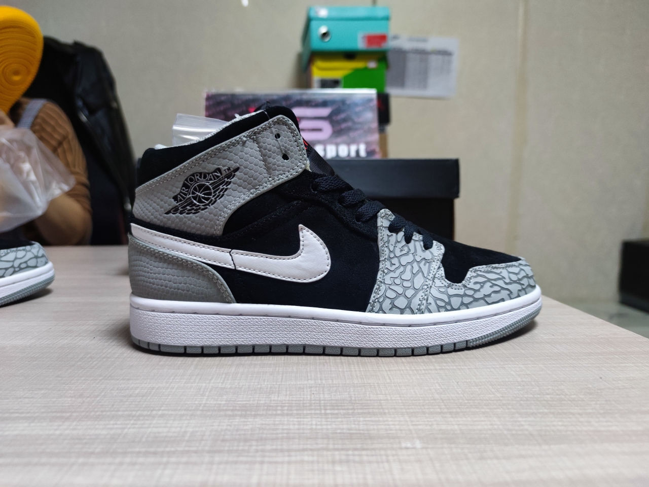 Jordan 1 Mid SE Elephant Print DM1200-016