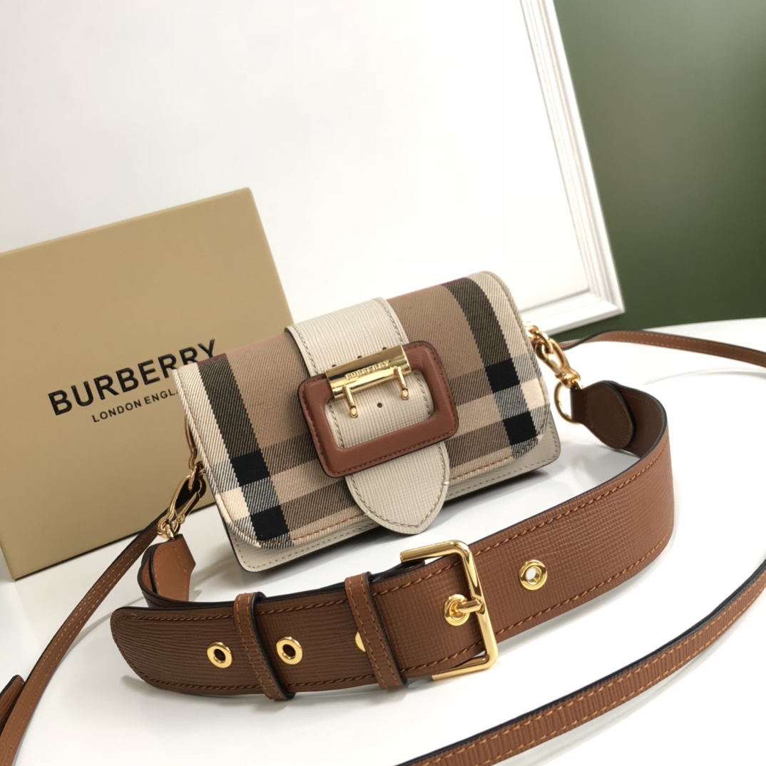 Burberry The Buckle 460160 (2) 19.5512cm