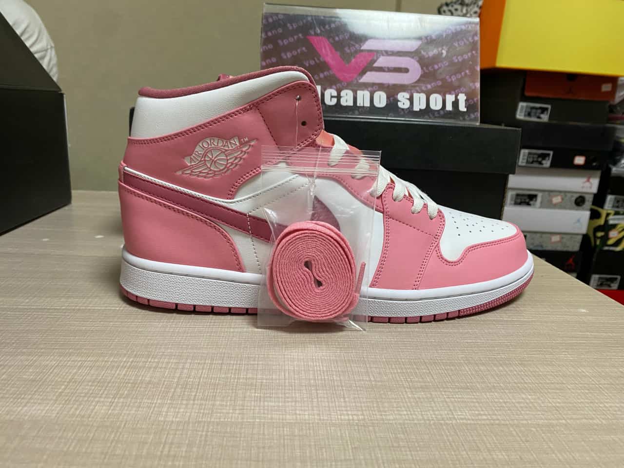 Jordan 1 Mid Valentine's Day DQ8423-616