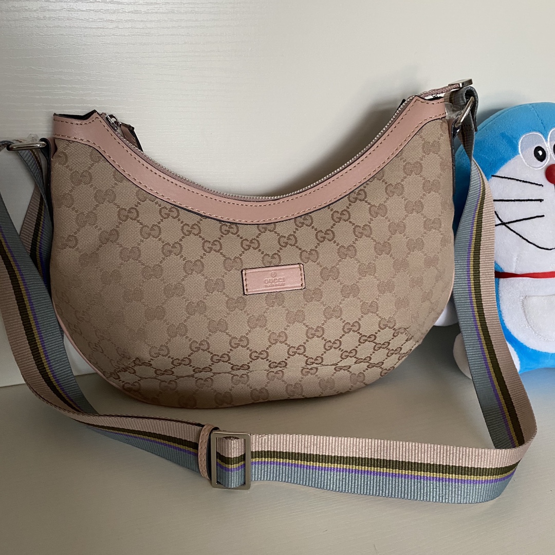 GUCCI 181092 33×23×4cm