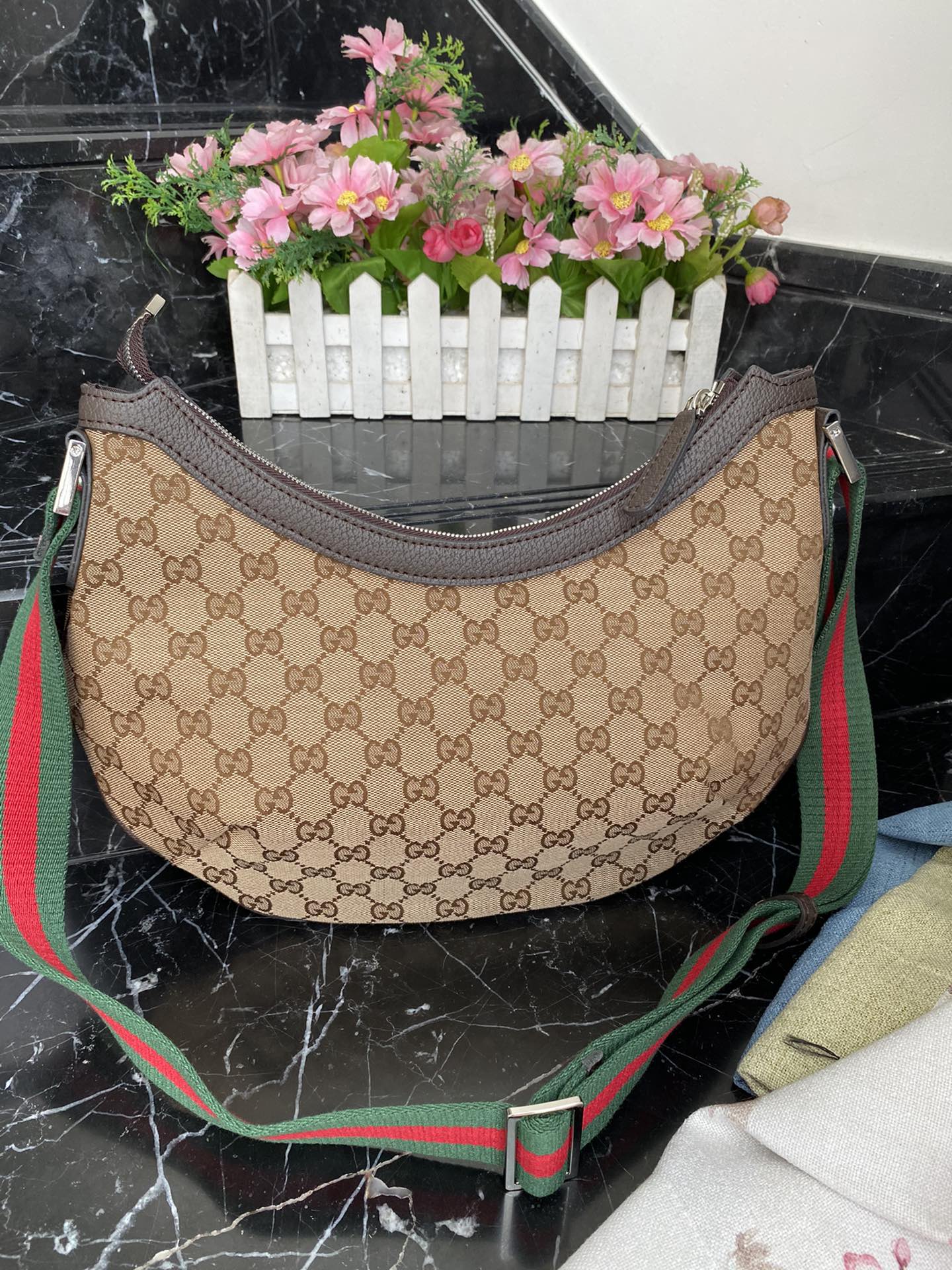 GUCCI 181092 33×23×4cm