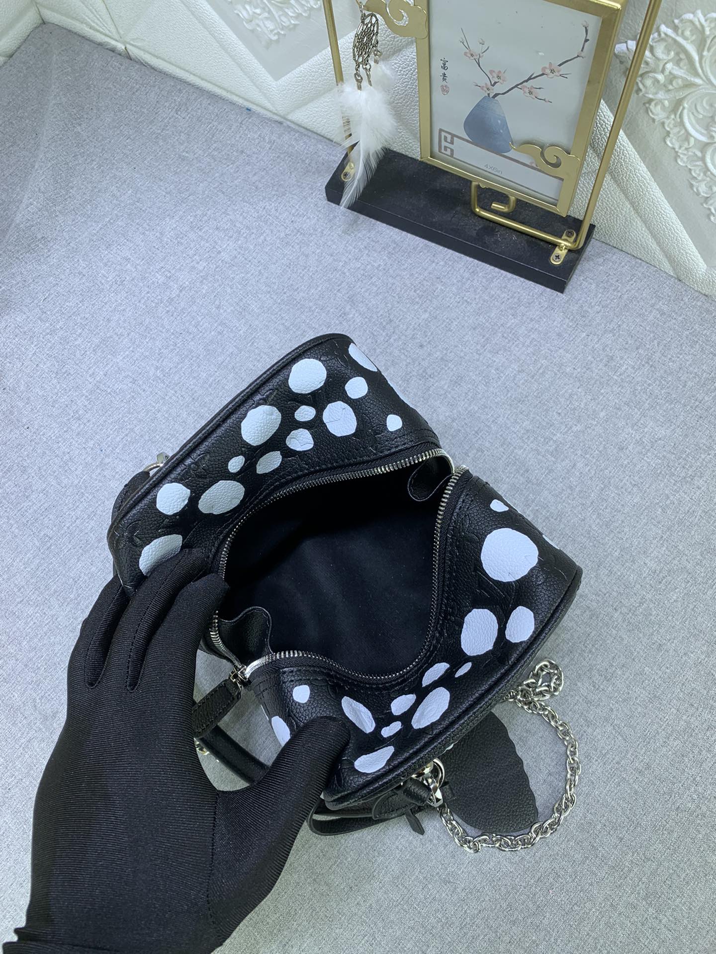 Louis Vuitton x YK Square Bag M21778 (3) 16x16x16cm