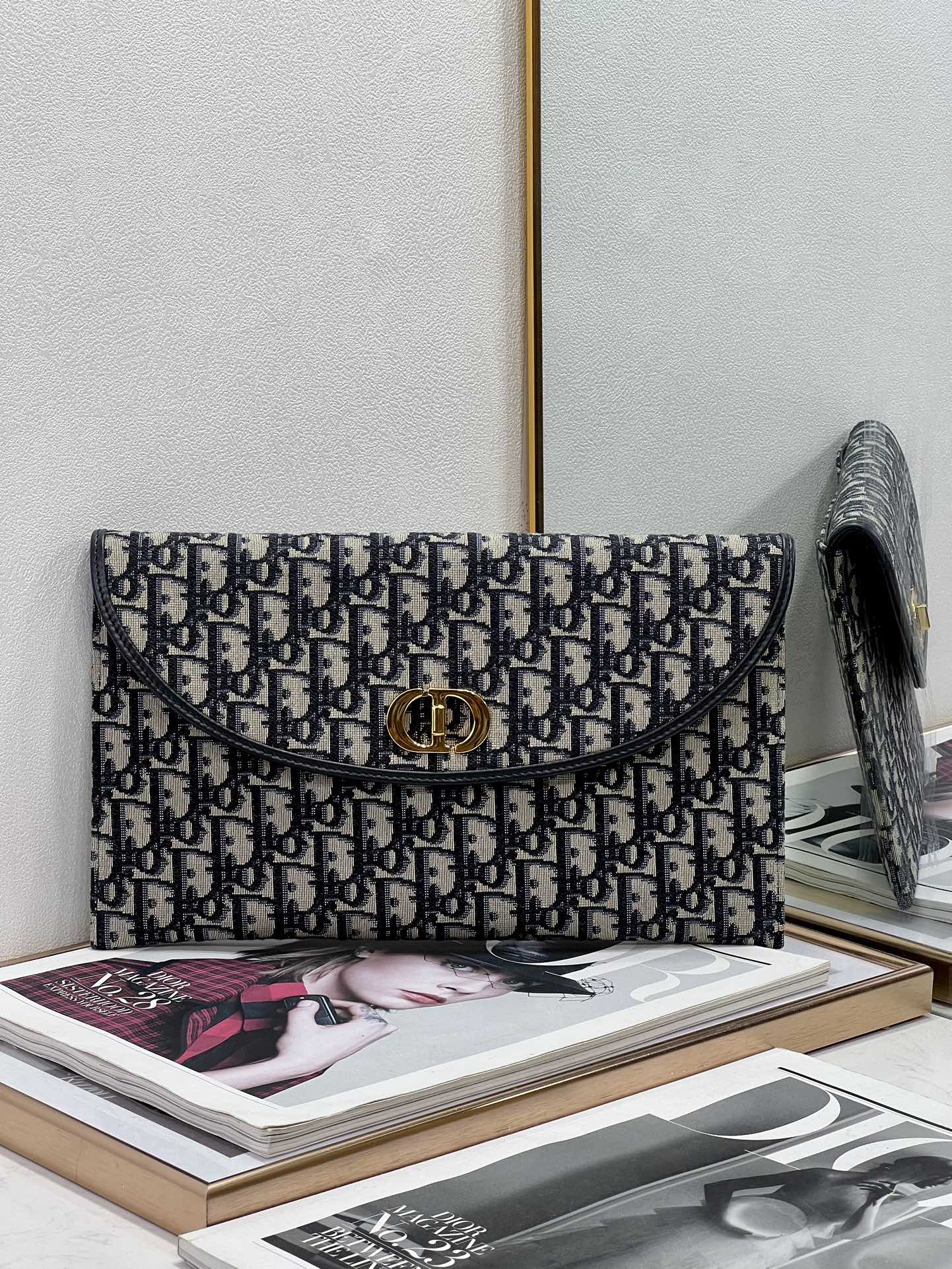 Dior 30 Montaigne Avenue 2039 30x18.2x2cm