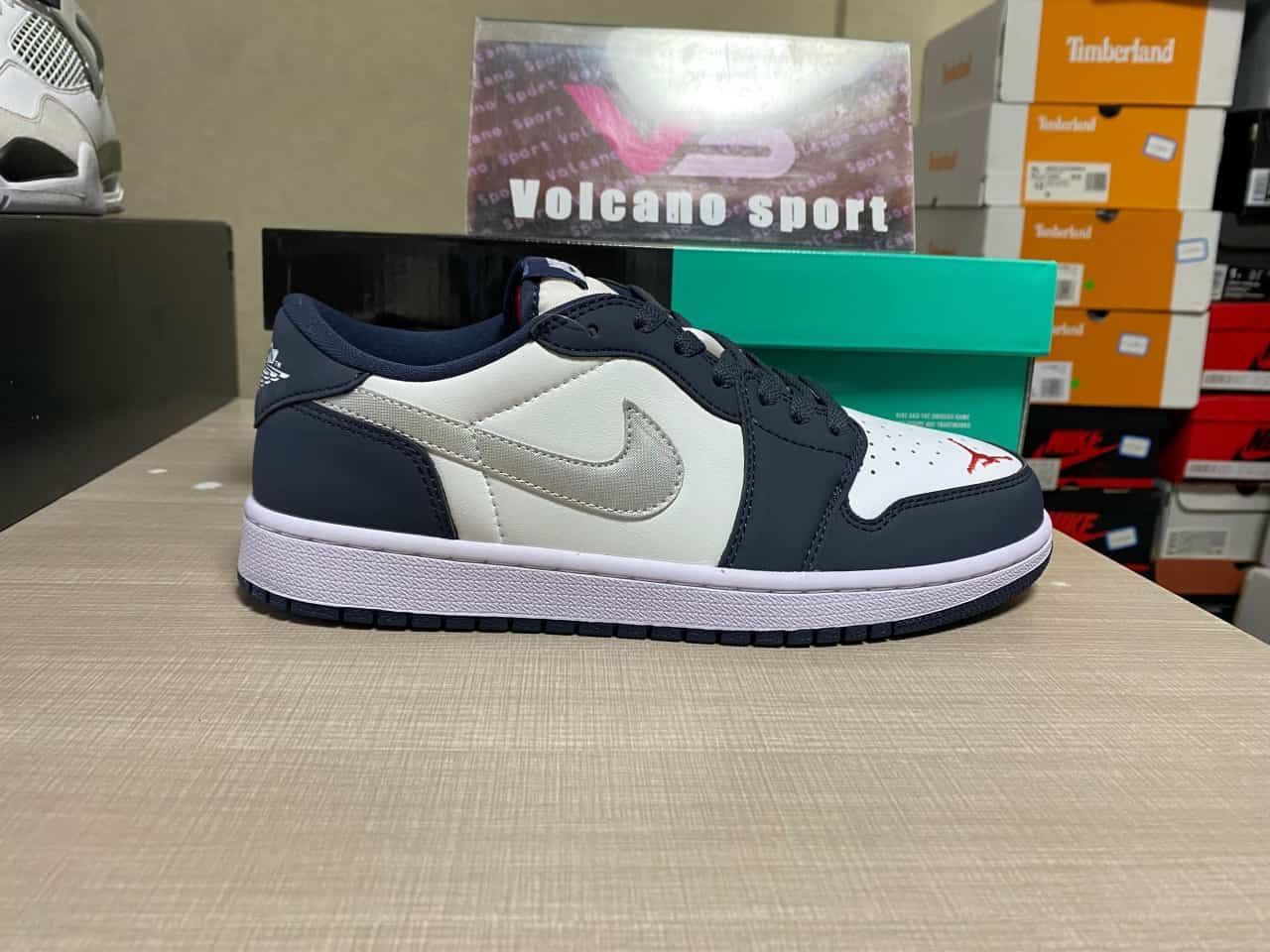 Jordan 1 Low SB Midnight Navy CJ7891-400