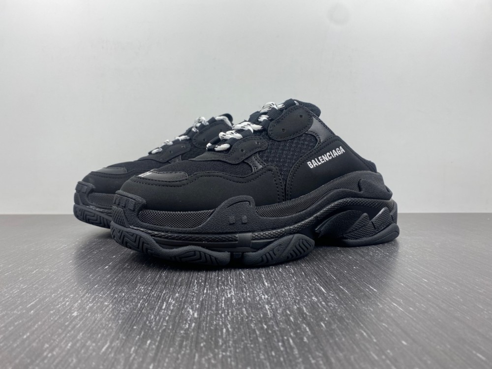 BALENCIAGA TRIPLE 755686 W3SM2 1000
