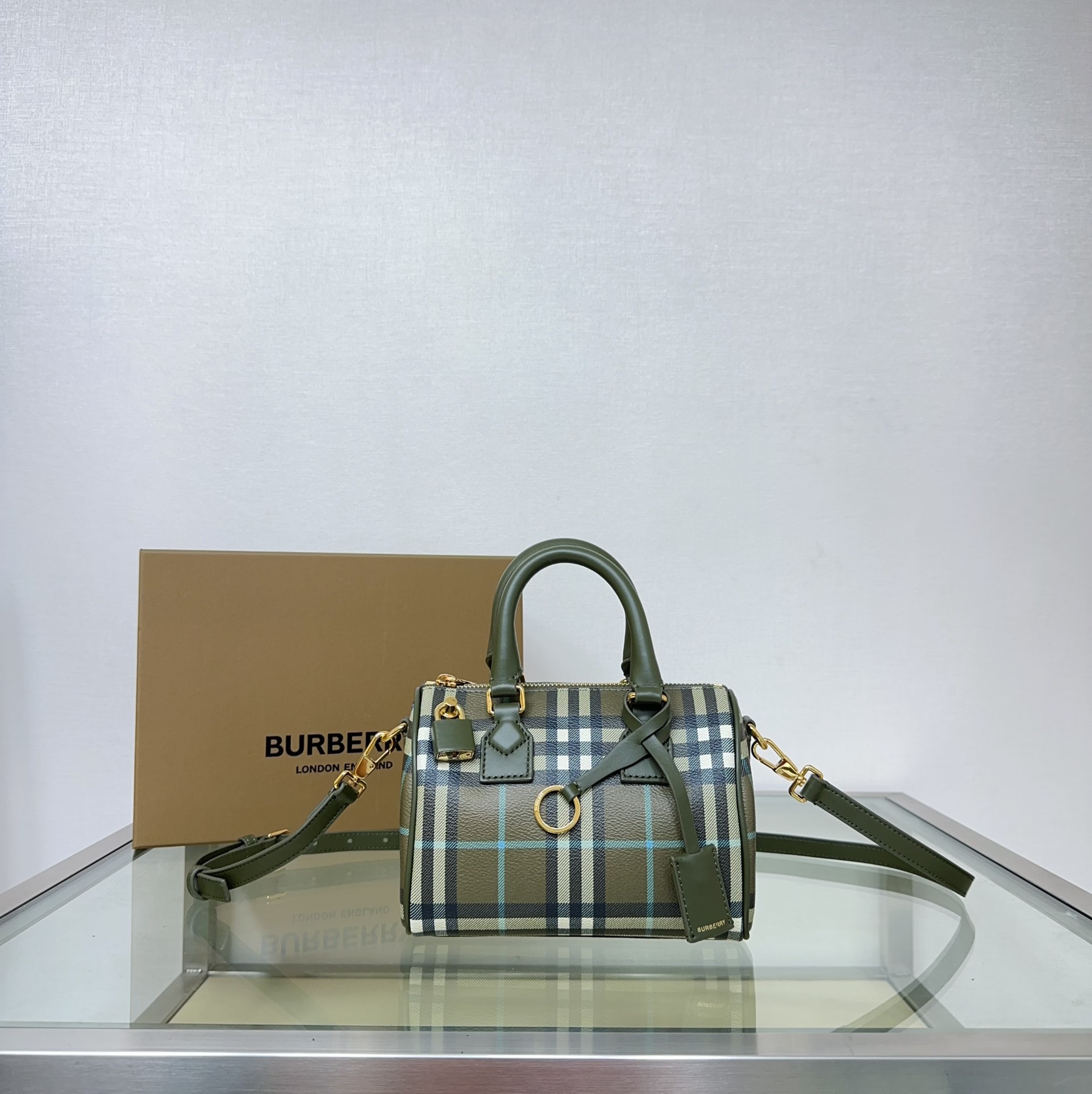 Burberry 496247 (2)  18.5 x 11x 12cm