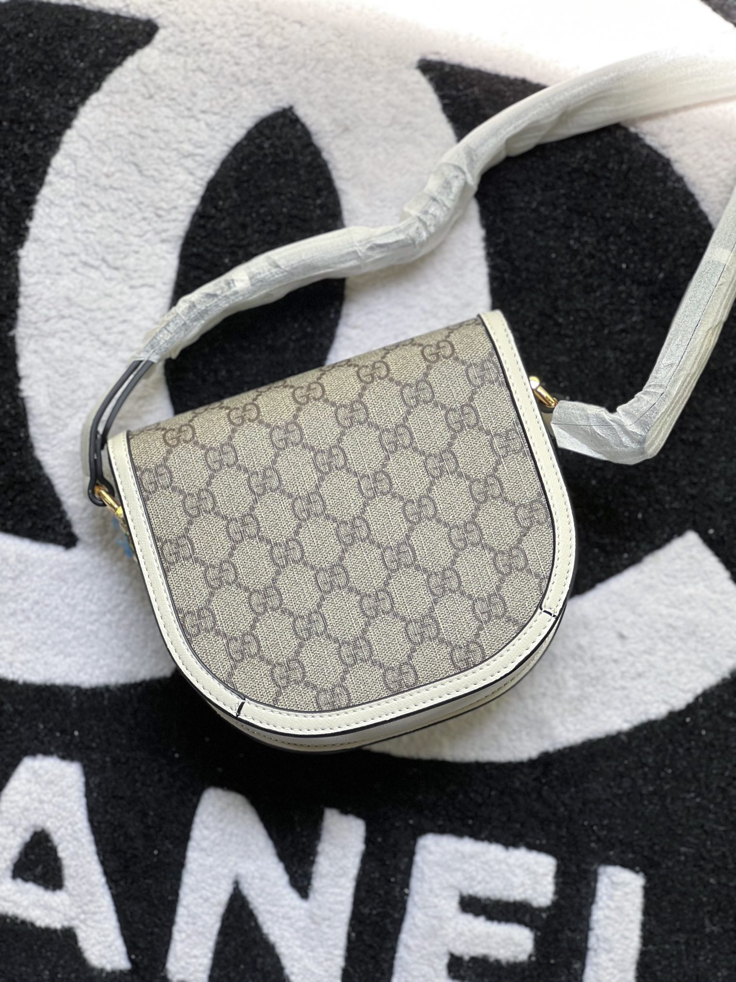 GUCCI 706191 18x17x6.5cm