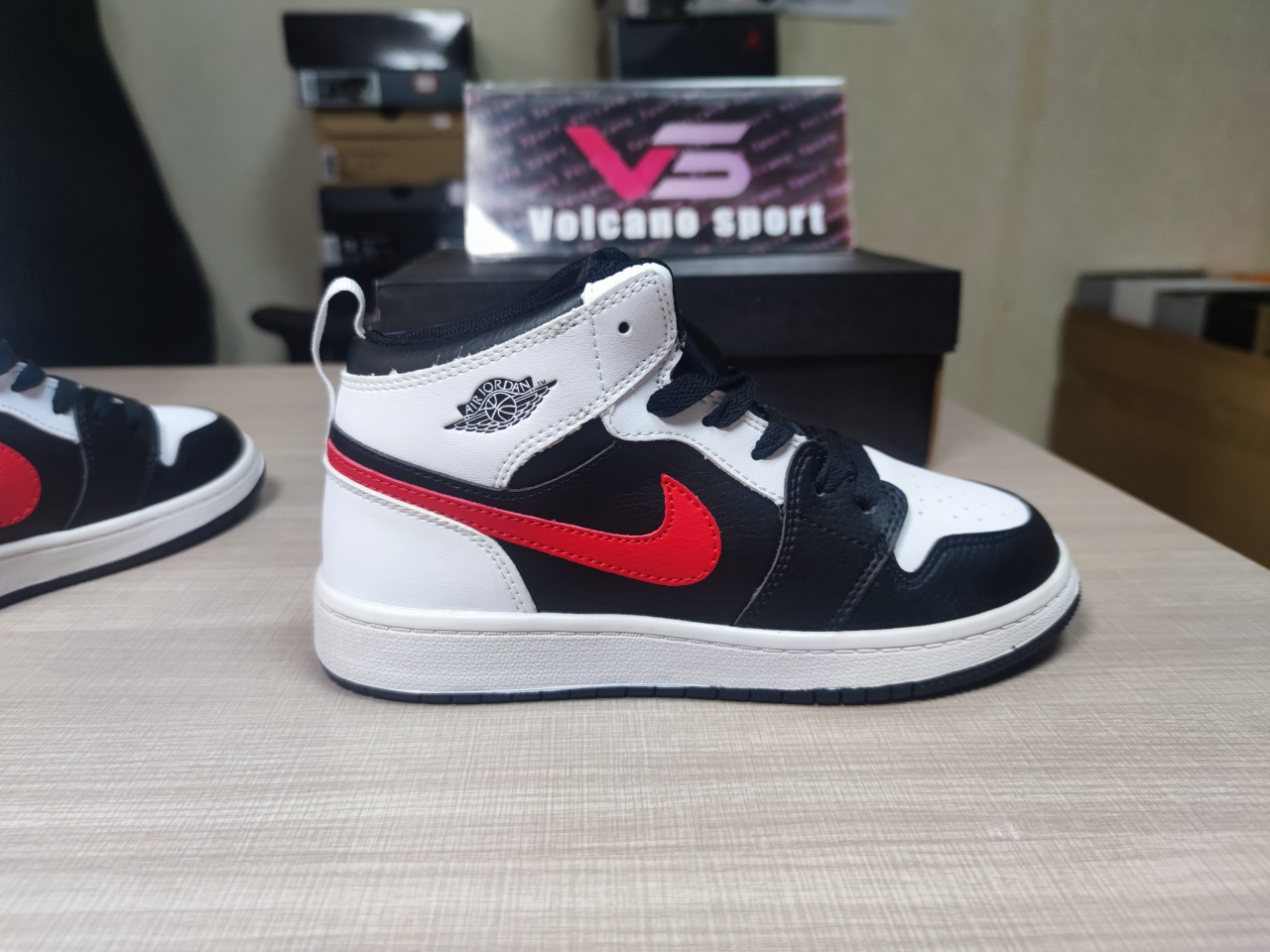 Air Jordan 1 Mid 640734-075