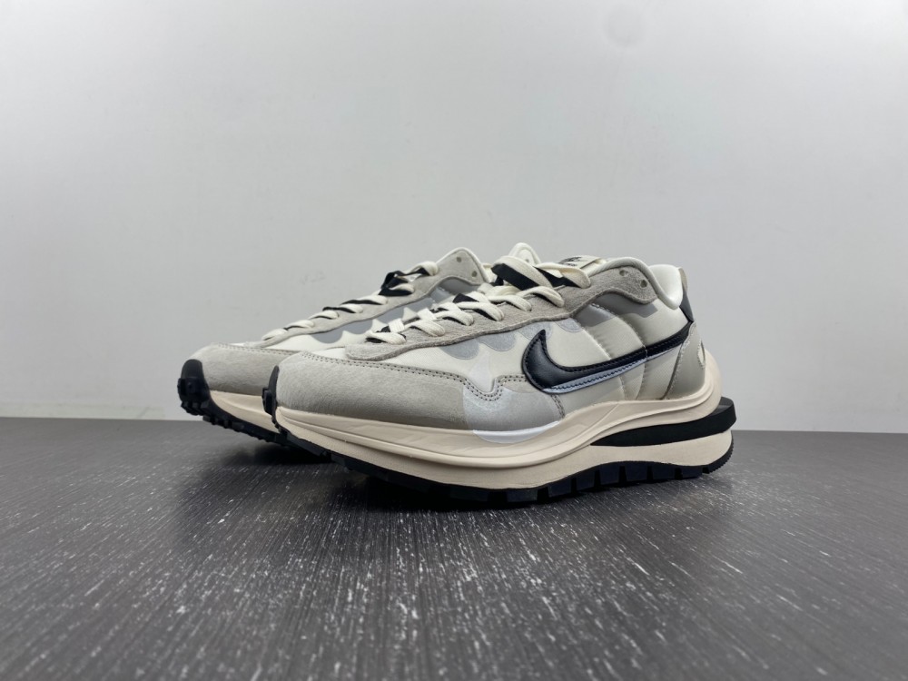 Sacai x VaporWaffle “Tour Yellow ”DD1875-101