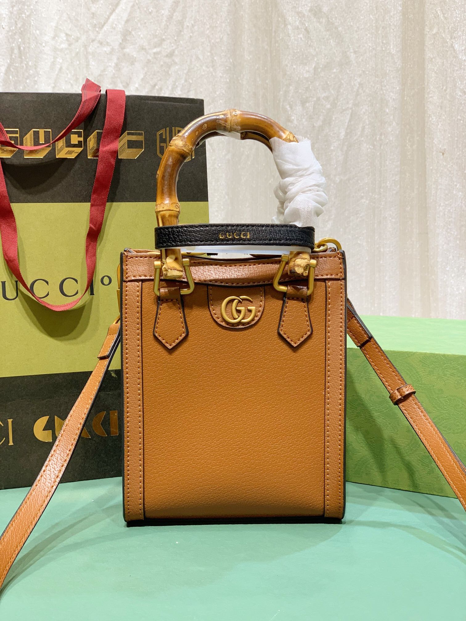 Gucci 739079 15.5x19.5x6cm