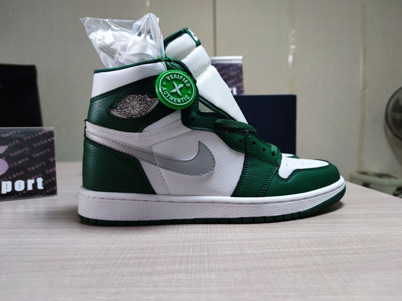 Jordan 1 High OG Green and white DZ5485-303