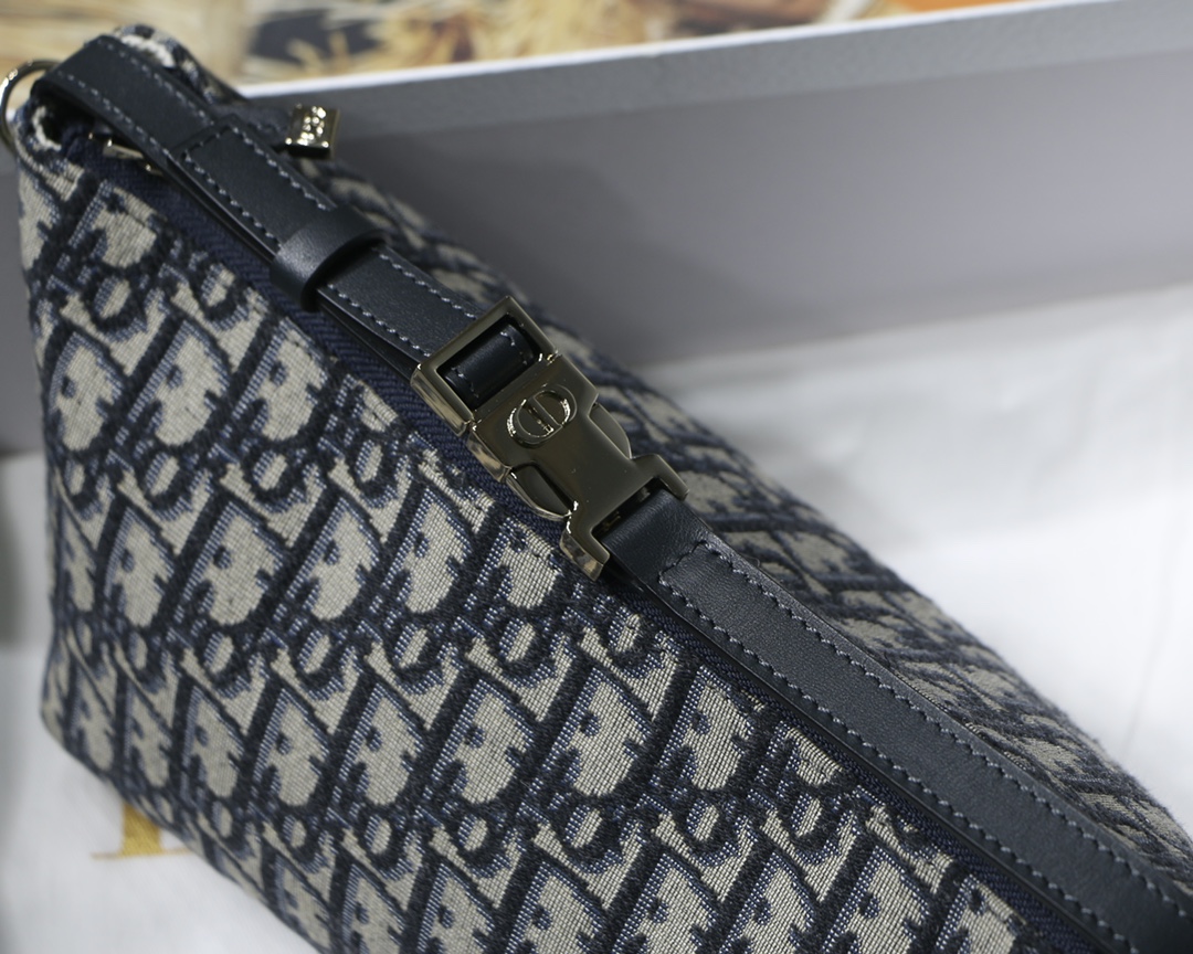 DIOR TRAVEL NOMAD M7003 22 x 13 x 9.5 cm