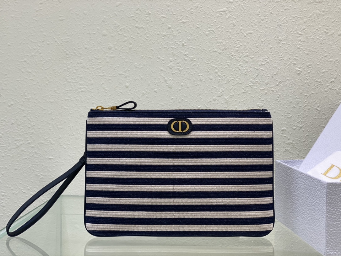 Dior Caro Daily 30 x 21.5 cm