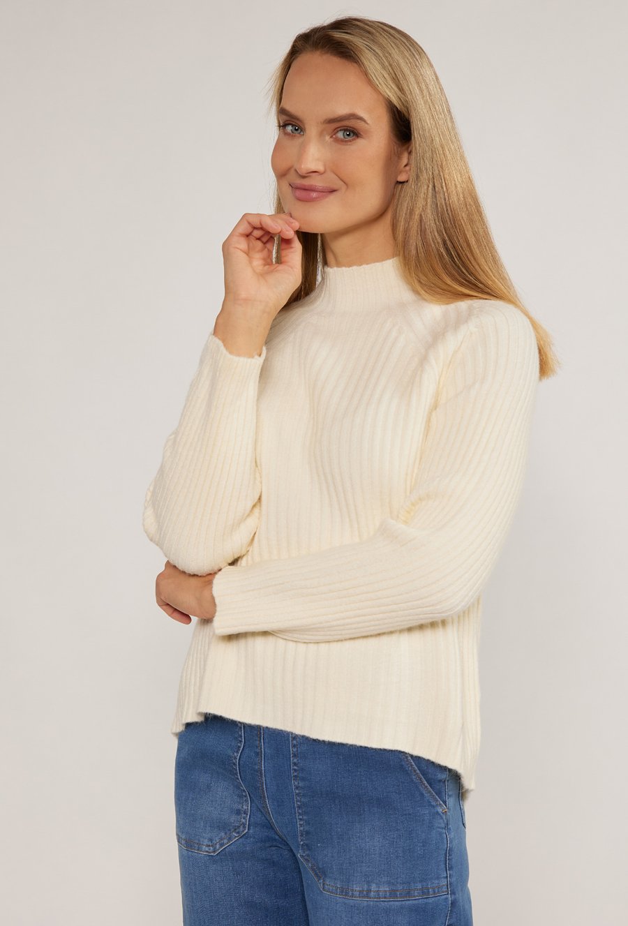Sweter z prążkowaniem