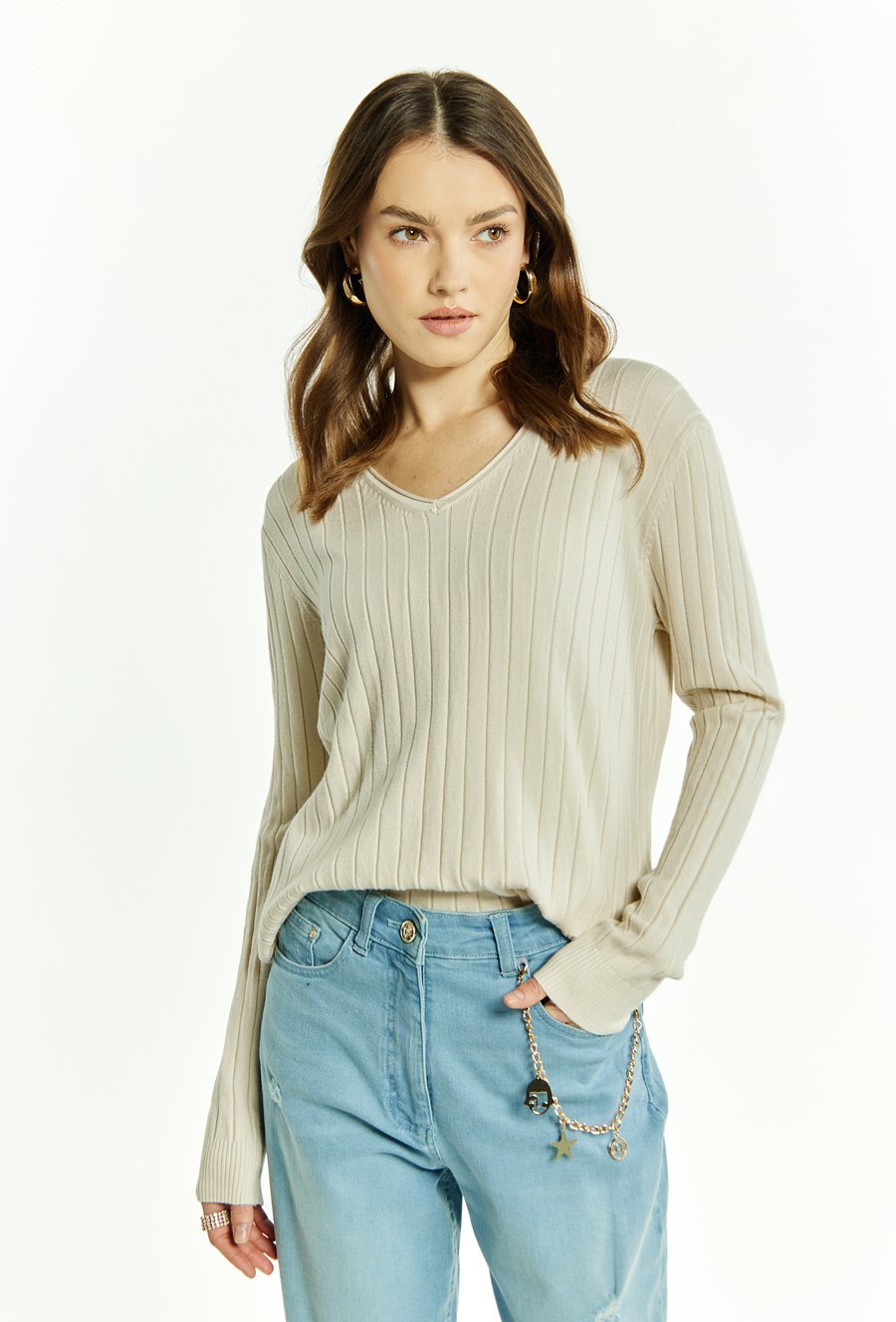 Sweter damski z dekoltem w serek