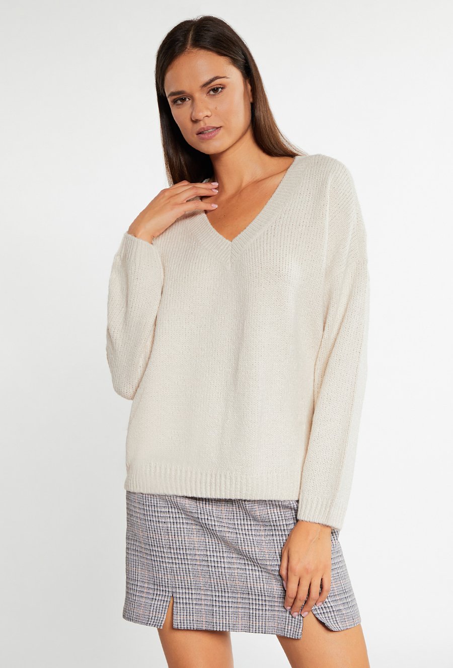 Lekki sweter o swobodnym fasonie