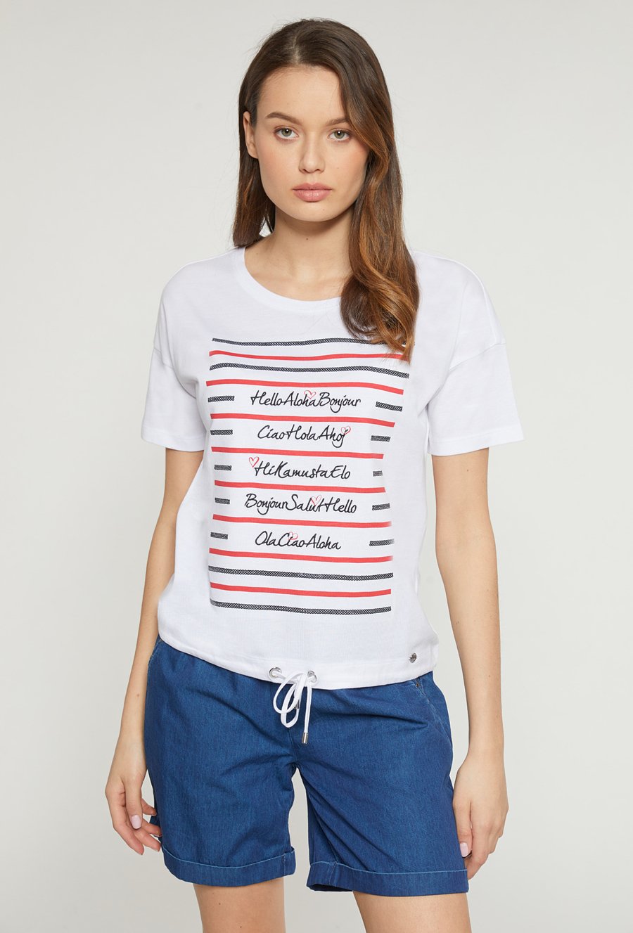 T-shirt damski z haftowanymi napisami